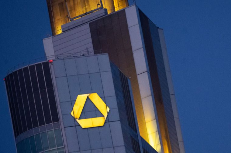 Commerzbank in Frankfurt: Unicredit will die zweitgrößte deutsche Privatbank übernehmen - dpa