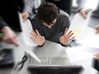 Stress im Job: „Ich muss meine Arbeit auch tatsächlich schaffen können. Ich brauche die Ressourcen dafür.“ - ©Foto: Jens Schierenbeck / dpa