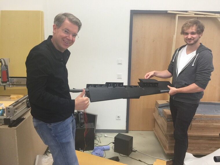 Frank und Matthias mit einem Teil des Prototyps.