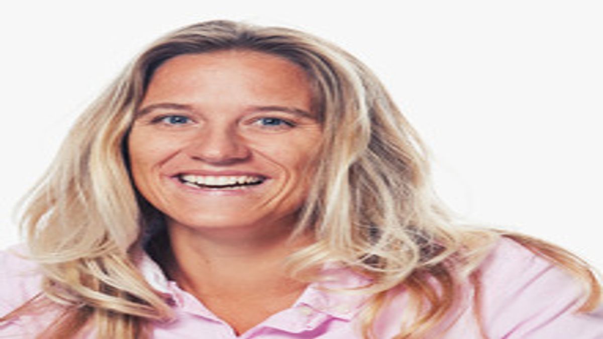 Corina Hoch, Jahrgang 1981, ist Betriebswirtin mit den Schwerpunkten Marketing und Kommunikation.