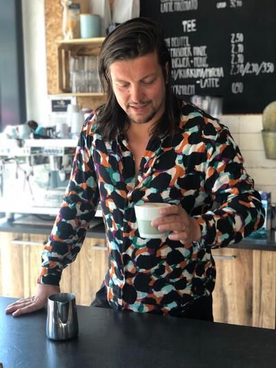 Ronny Lessau in seiner KreativTankstelle - © KreativTankstelle
