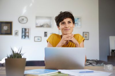 Das Setting sollte bei einer Videokonferenz stimmen - GettyImages