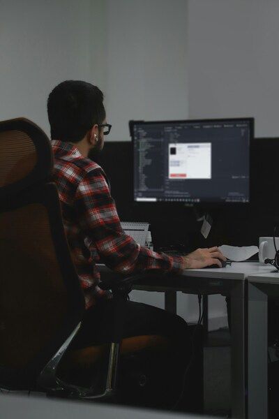 Hybride Lernmodelle kombinieren die Online- und Offline-Welt. - Fatemeh Rezvani/Unsplash