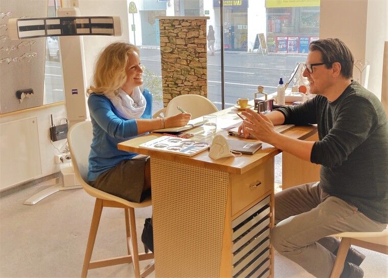 Im Interview: Kurt Otter, Geschäftsführer von „Der Augenoptiker“ in Graz und Brigitte Möller, Marketing Managerin, Carl