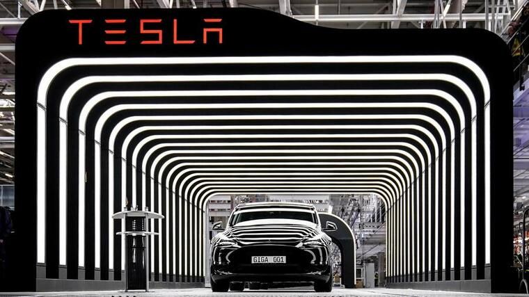 Tesla-Gigafactory in Grünheide. Hier sollen künftig bis zu 12.000 Menschen arbeiten. - (Foto: IMAGO/Political-Moments)
