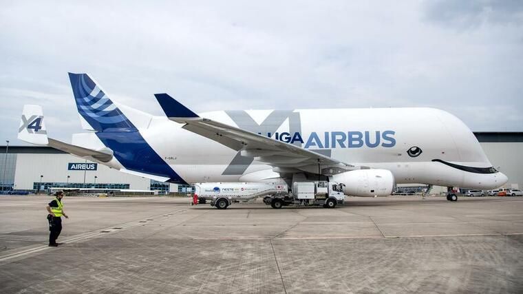 Der Flugzeugbauer sucht Fachkräfte, die sich mit neuen Energieträgern auskennen. - (Foto: dpa)