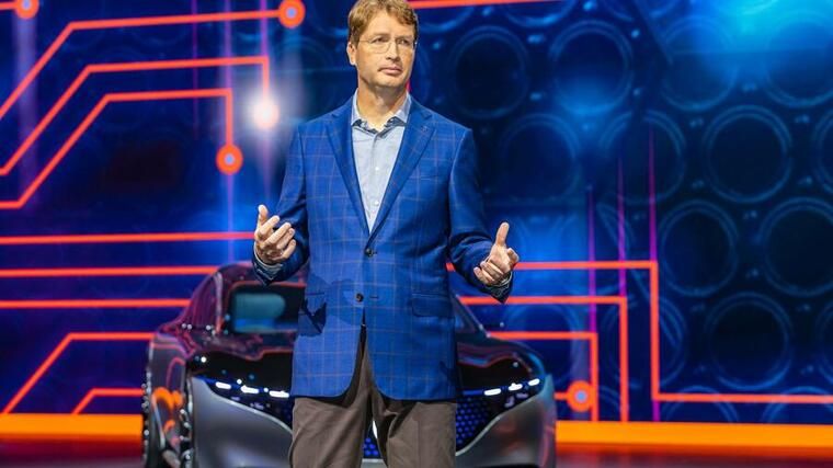 Mercedes-Chef Ola Källenius: Das eigene Betriebssystem soll Hirn und zentrales Nervensystem jedes Fahrzeugs werden. - imago images/Arnulf Hettrich