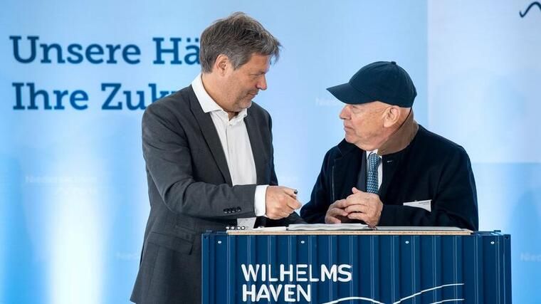 Bundeswirtschaftsminister Habeck, Reeder George Prokopiou - (Foto: dpa)