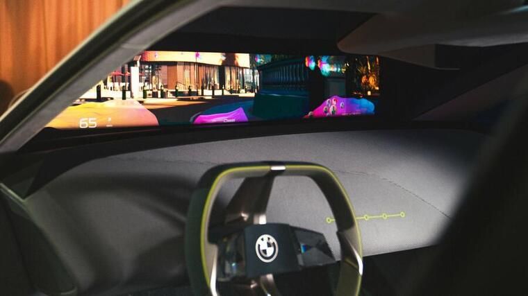 Der Autofahrer soll nicht mehr von anderen Bildschirmen am Armaturenbrett abgelenkt werden, so das Ziel des Konzerns. - (Foto: BMW)