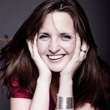 Ingrid Gerstbach ist Betriebswirtin, Wirtschaftspsychologin und Erwachsenenbildnerin.