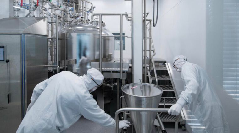 Die Pharmabranche lockt mit hohen Gehältern. Im Bereich Produktion haben Quereinsteiger gute Chancen. - dpa
