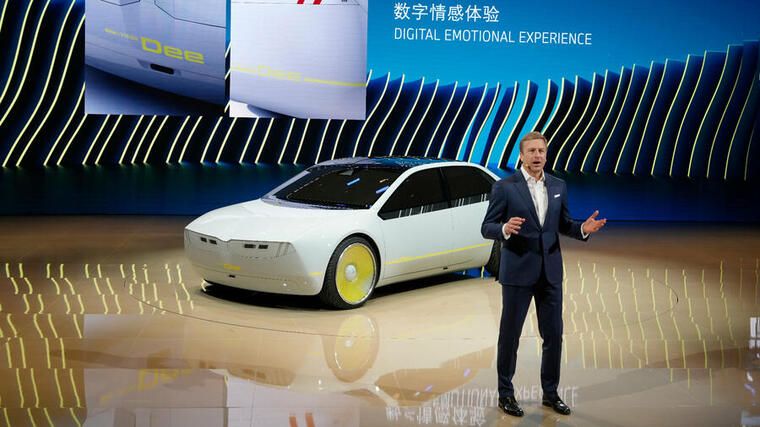 BMW-Chef Oliver Zipse - (Foto: AP)