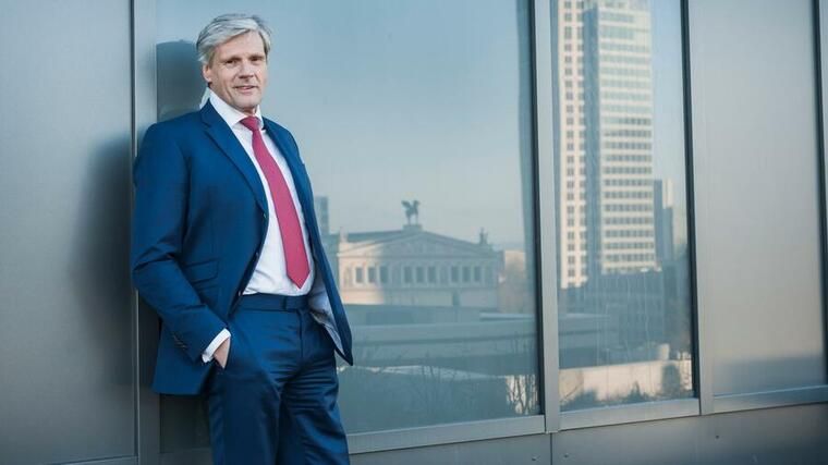 Nicolas von Rosty ist Deutschlandchef von Heidrick & Struggles - (Foto: Bert Bostelmann für Handelsblatt)