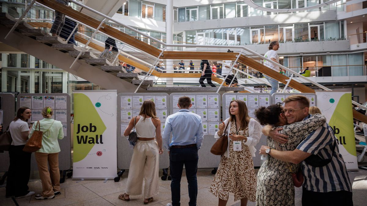 Gesucht und gefunden: Stellenanzeiegn für Young Professionals an der XING Job-Wall - Foto: Gordon Welters