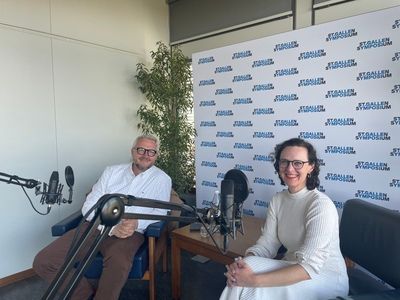 KI-Experte Damian Borth und XING Chefredakteurin Astrid Maier beim Podcasten auf dem St. Gallen Symposium - Foto privat