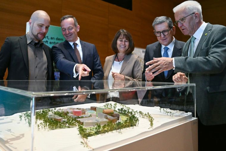 Auf 23 Hektar sollen Reallabore, ein Start-up-Innovationszentrum, ein Rechenzentrum, Restaurants, Kita und Wohnungen... - Foto: dpa