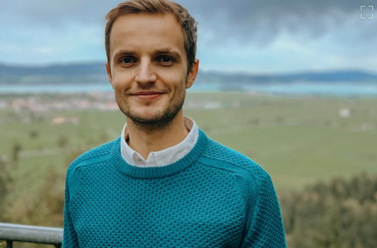 Der studierte Theologe Nathan Westerink entschied sich im Sommer 2023 für eine Intensivausbildung zum Entwickler. - privat
