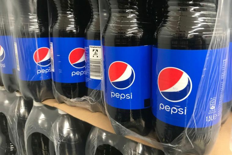 Pepsi: Der Softdrink-Konzern hat die Flaschen verkleinert und den Preis angehoben. - Foto: imago images/Waldmüller