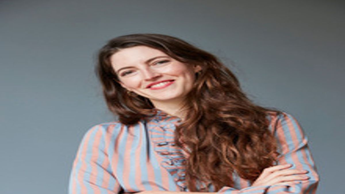 Lara Körber ist Co-Founderin von bildungsurlauber.de und setzt sich mit Leidenschaft für gesunde Arbeitskultur ein. - Lara Körber