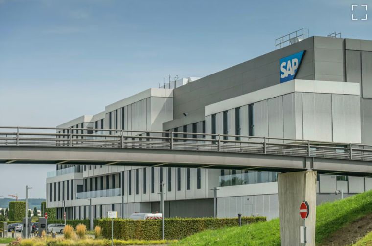 Der Softwarekonzern ist mit 108.000 Mitarbeitenden zunehmend bürokratisiert und schwerfällig geworden. - Foto: picture alliance / imageBROKER