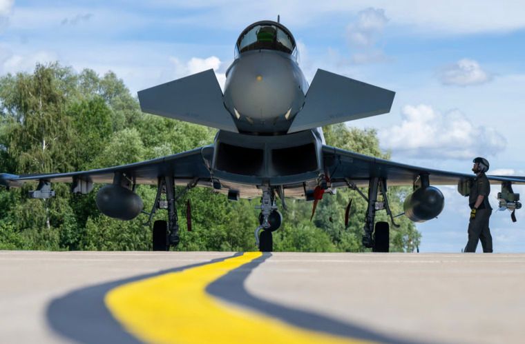 Eurofighter der Bundeswehr: Obermann erwartet neue Aufträge für den Kampfjet. - Foto: Monika Skolimowska/dpa