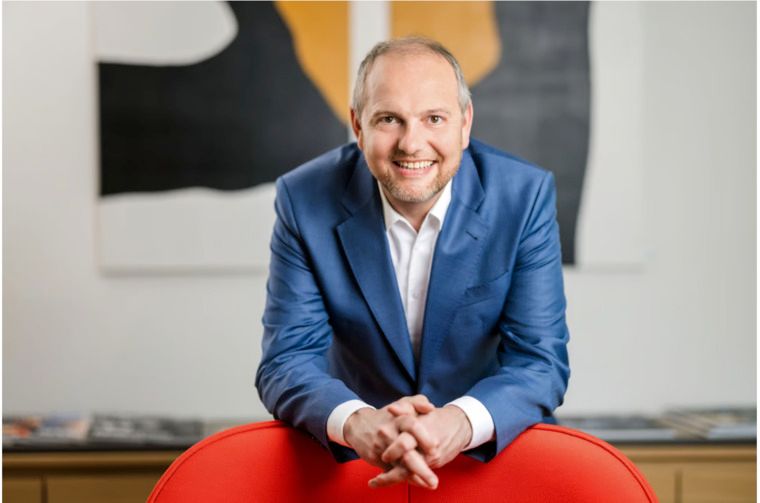 Dennis Buchmann, Niederlassungsleiter bei der Quirin Privatbank: Die Modellrechnung zeigt den Brutto-Netto-Unterschied. - Foto: Quirin Privatbank
