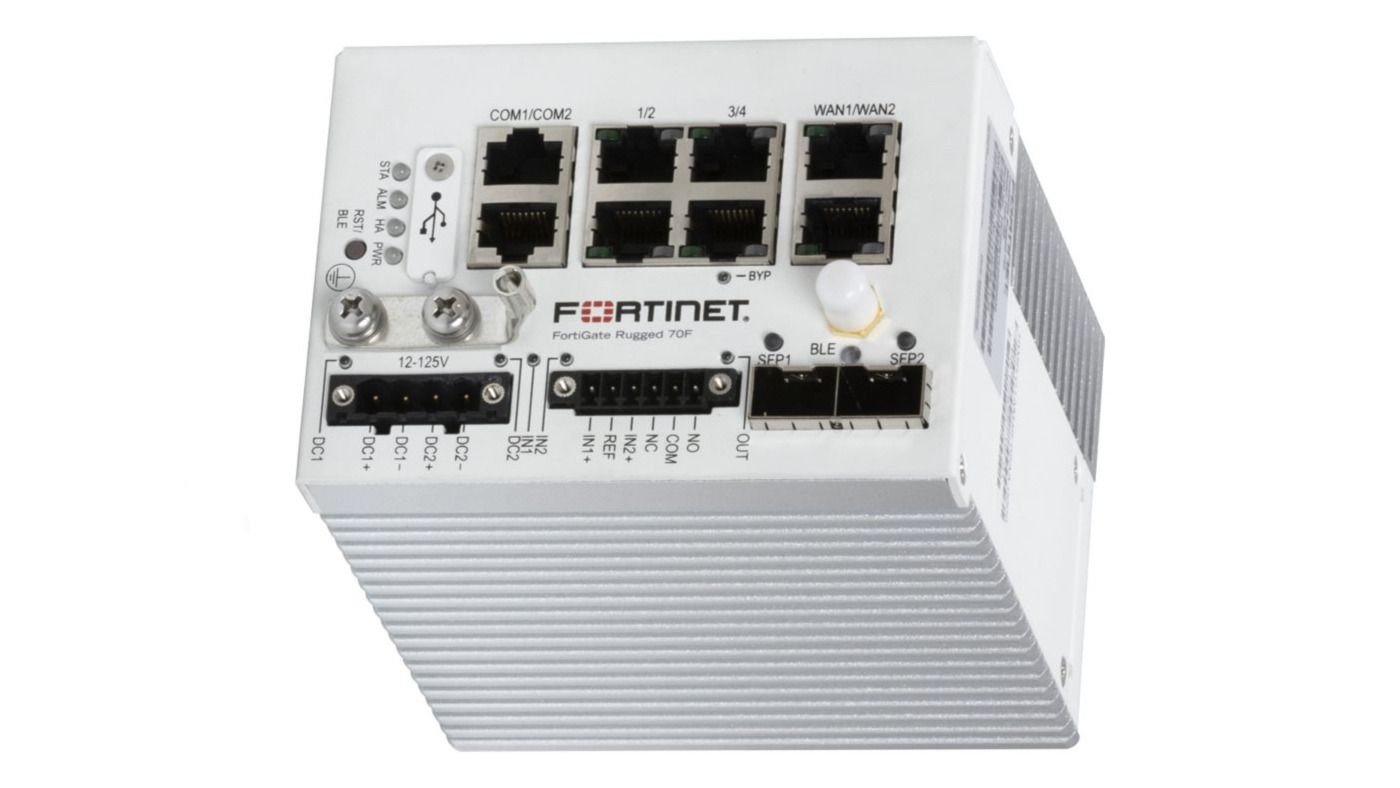 Die Firewall "FortiGate Rugged 70F" eignet sich sehr gut an der Schnittstelle zwischen IT und OT, aber auch als Edge-Firewall vor großen vernetzten Industrieanlagen.